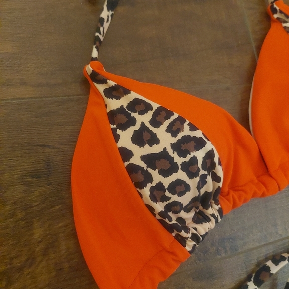Kendall & Kylie Triangle Color Block Bikini Top Red Cheetah NWT Size Med… - Picture 2 of 6